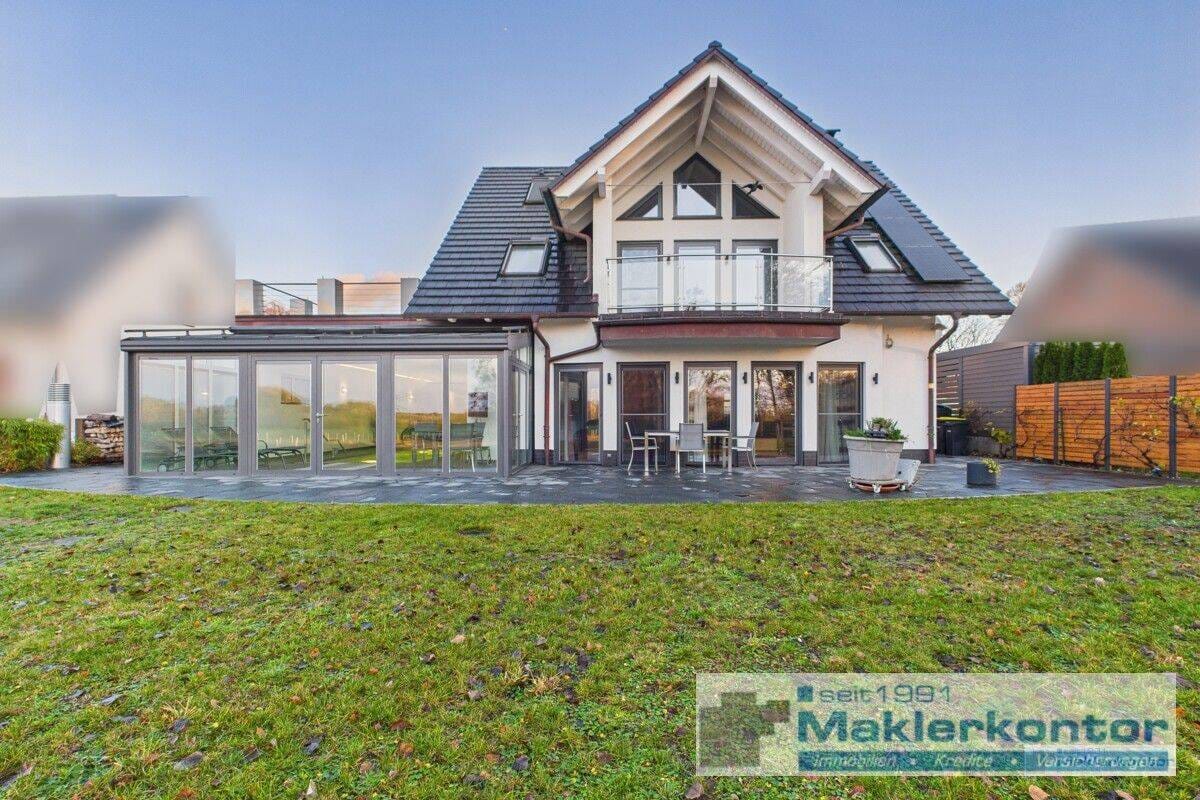 Immobilie in Waren (Müritz) - Exklusives Anwesen mit Schwimmbad, Garage und Dachterrasse an der Südmüritz - Bild 2