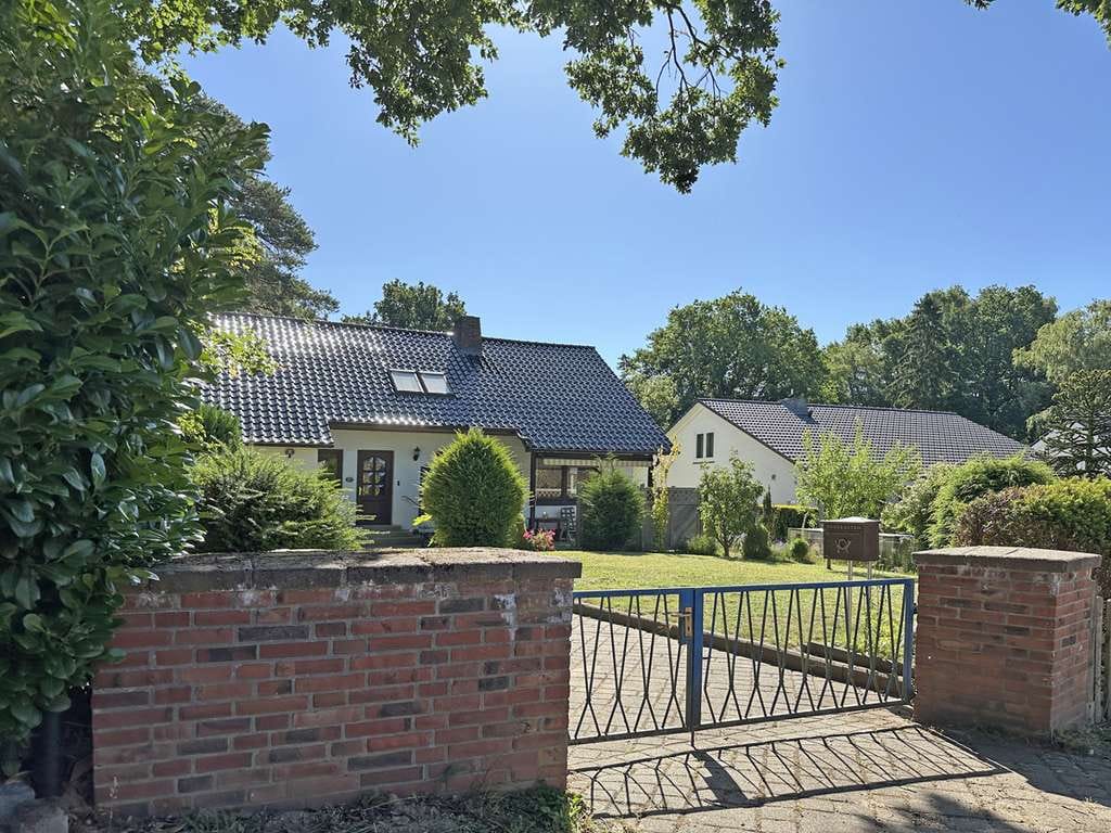 Immobilie in Ammersbek - Einfamilienhaus mit Charakter und Potenzial - Bild 1