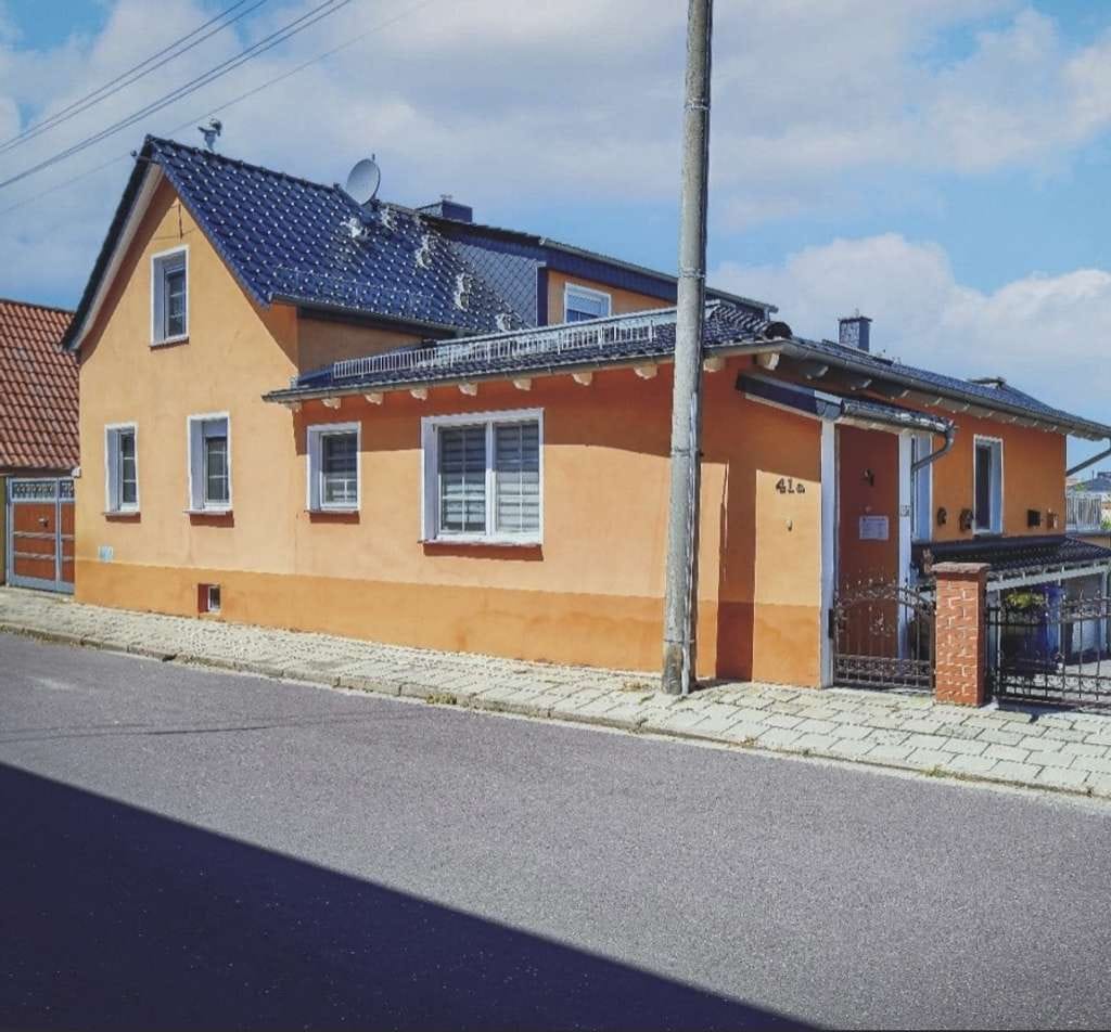 Immobilie in Bördeland - Charmantes Einfamilienhaus mit Wintergarten, 2 Garagen & historischem Charakter - Bild 3