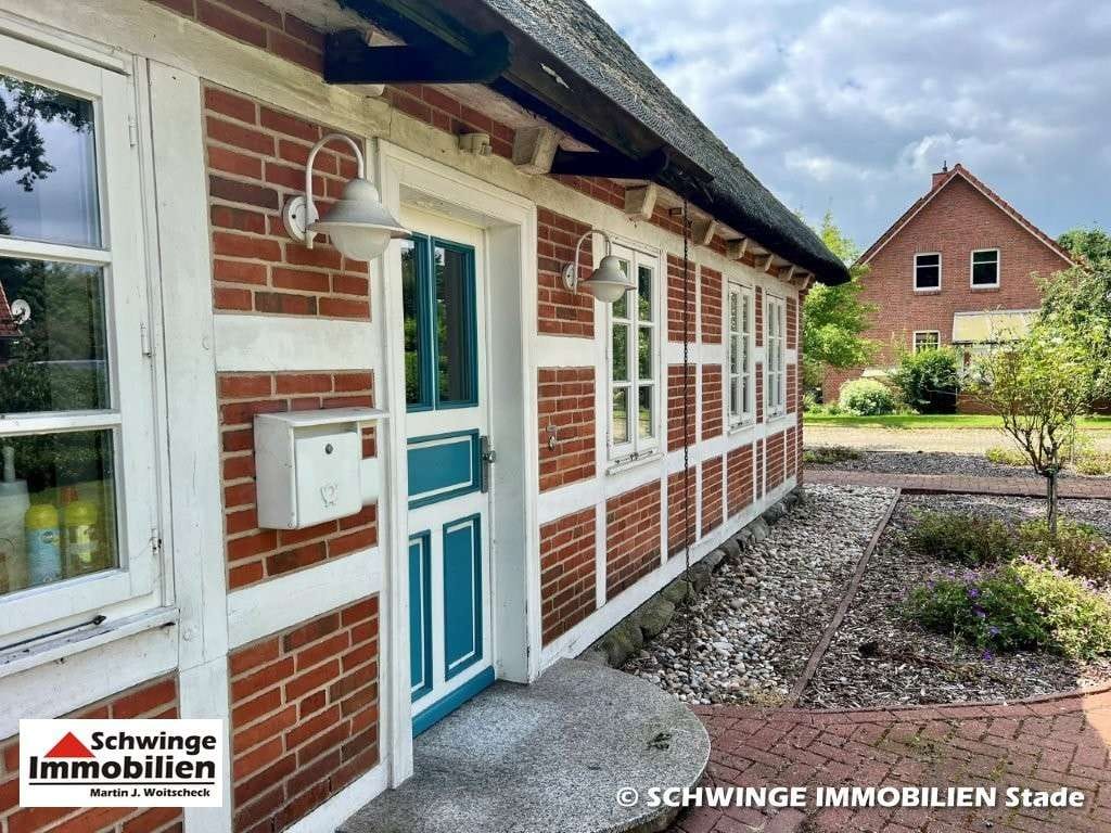 Immobilie in Hammah - Landleben trifft Charakter - Reetdachhaus in Hammah bei Stade zu verkaufen. Komplettsanierung 1995 - Bild 3