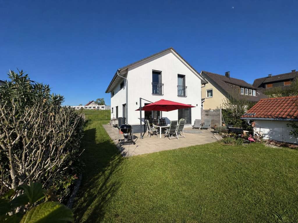 Immobilie in Hergensweiler - Familienfreundliches Traumhaus mit Garten, Sauna und moderner Technik in Hergensweiler - Bild 0