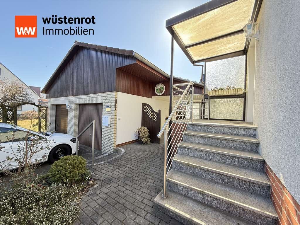 Immobilie in Meine - Schönen großes Eckgrundstück mit sanierunsbedürftigem 2-Fam.-Hs. u. 2 Garagen - Bild 1