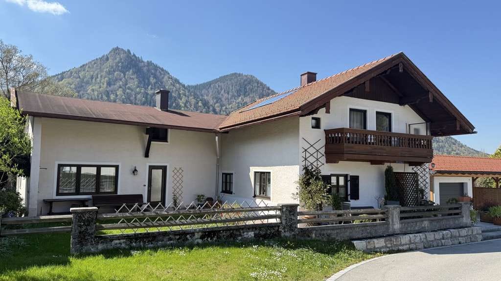 Immobilie in Ruhpolding - Charmantes 2-Familienhaus mit Einliegerwohnung in herrlicher, ruhiger Dorfkernlage von Ruhpolding - Bild 0