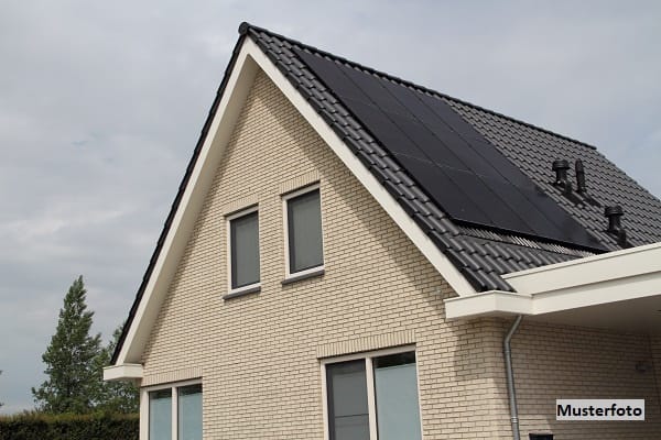 Immobilie in Bad Freienwalde (Oder) - Einfamilienhaus nebst Carport und Garage - Bild 0