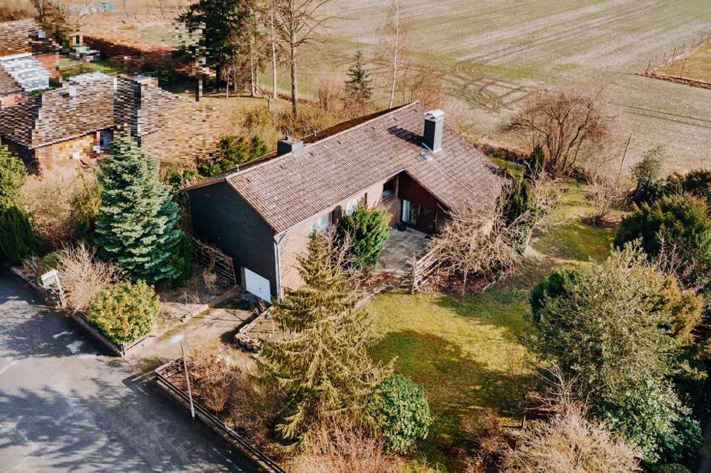 Immobilie in Rullstorf - Großes Grundstück, Feldblick & Kamin – Einfamilienhaus in Scharnebeck - Bild 0