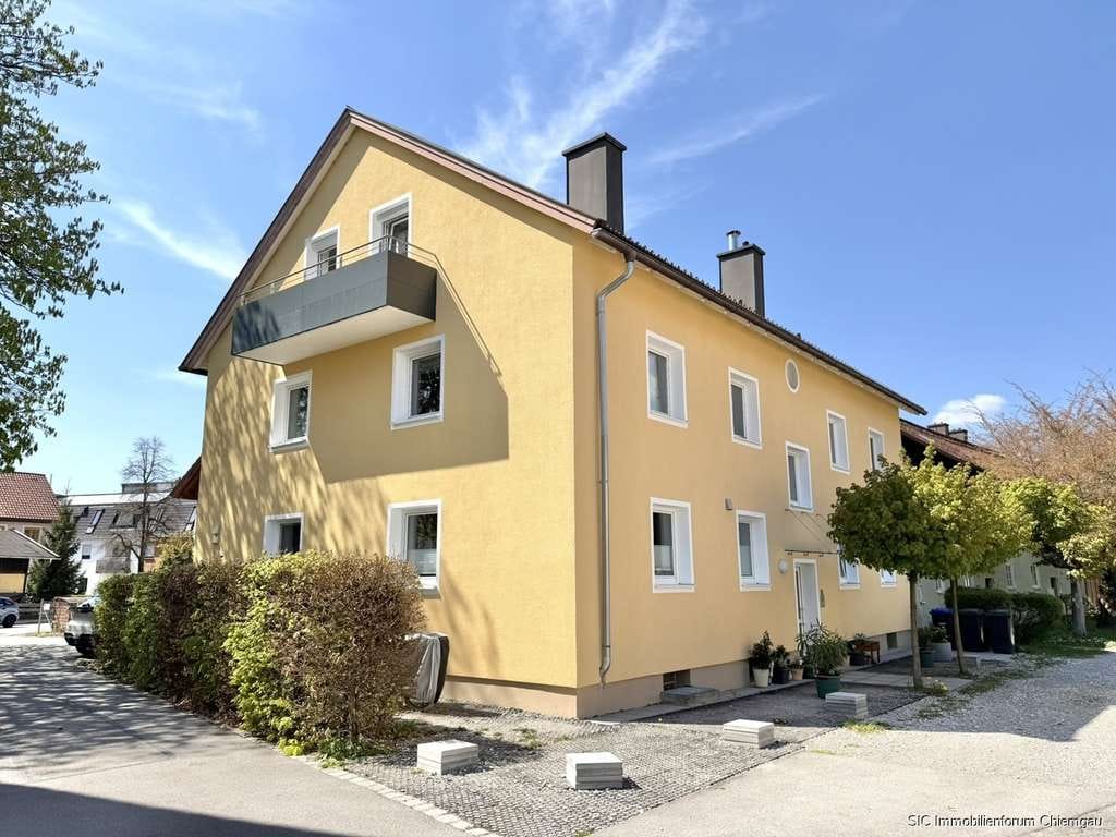 Immobilie in Traunstein - Modernisiertes 6-Familienhaus mit vermieteten
2-Zimmer-Wohnungen in zentrumsnaher Lage von Traunste - Bild 0