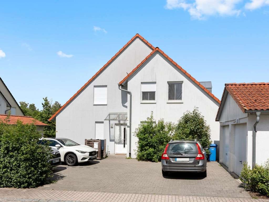 Immobilie in Grafenwöhr - Heizung aus 2026! Renditestarke Doppelhaushälfte mit sicherer Vermietung - Bild 0