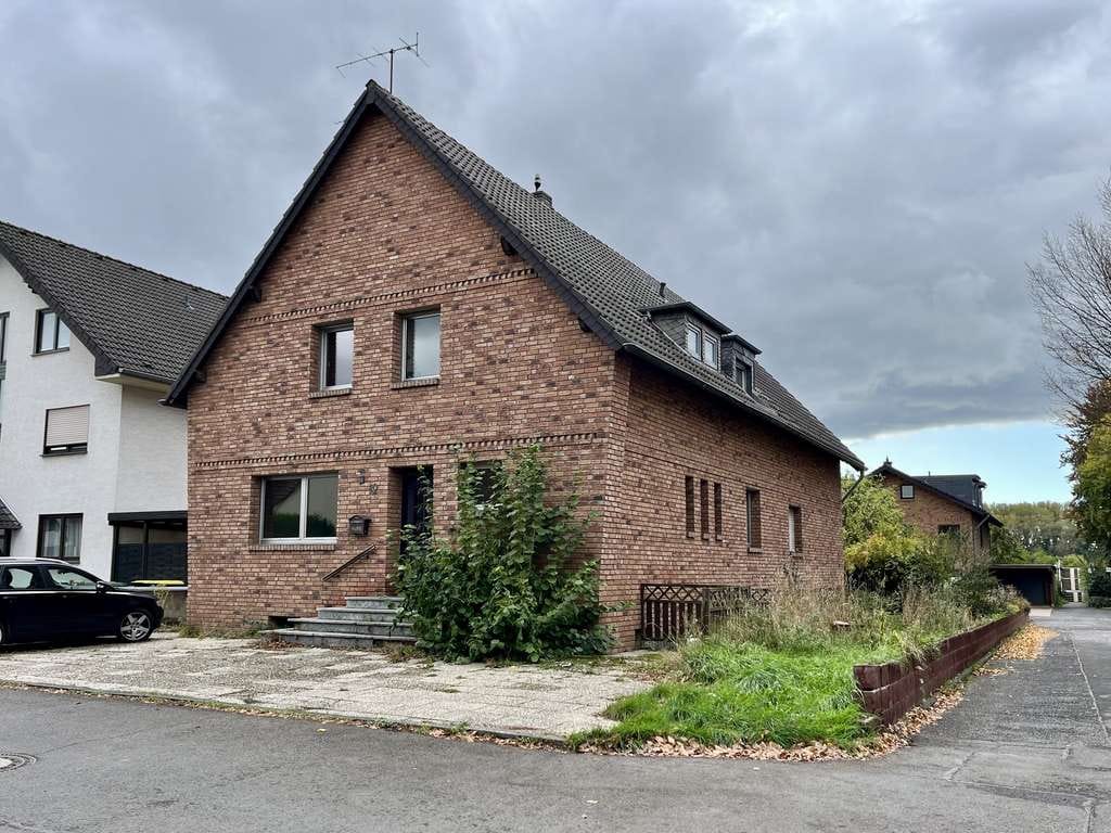 Immobilie in Niederkassel - Attraktives Zweifamilienhaus in top Wohnlage! - Bild 0