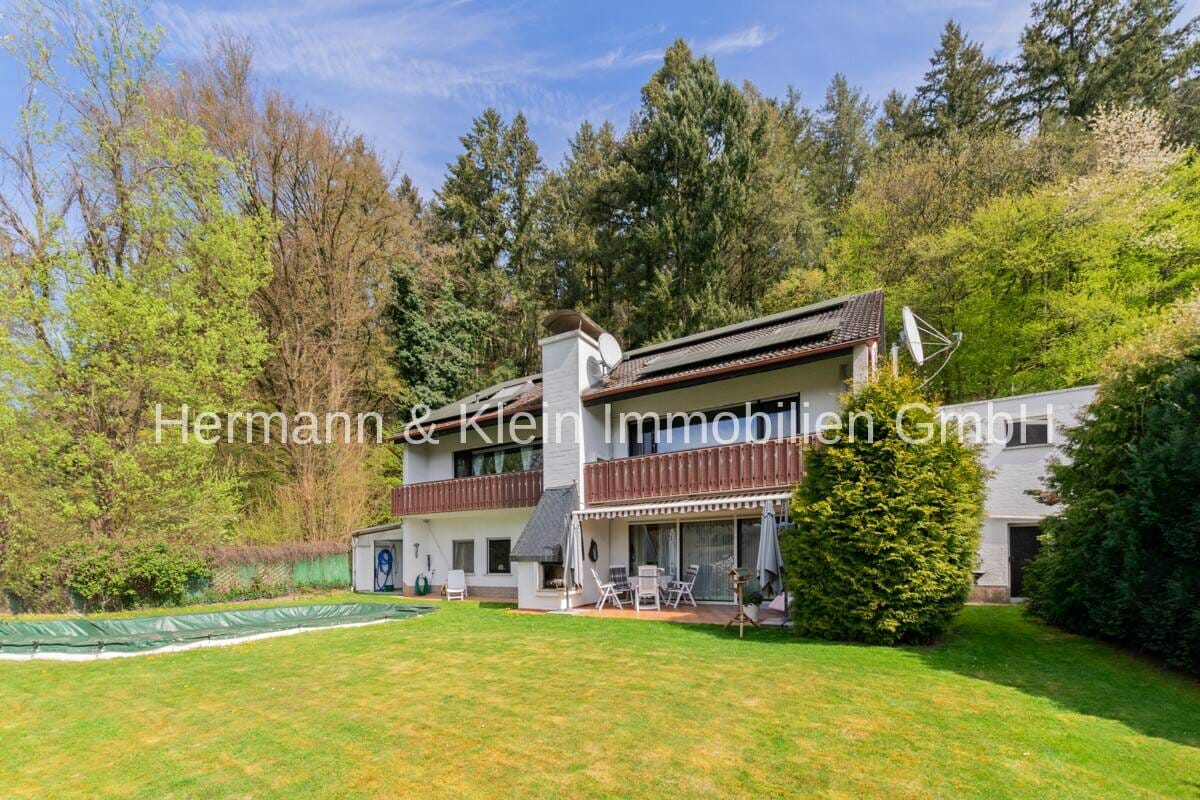 Immobilie in Eppstein - Attraktives Mehrfamilienhaus mit 5 Wohneinheiten, Pool, Kamin, Sauna & großem Grundstück - Bild 2
