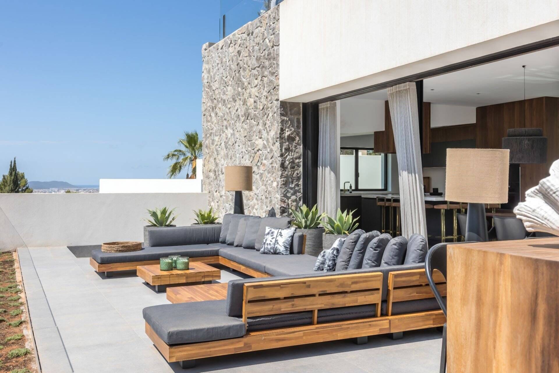 Immobilie in Miesitz - Exklusive, moderne Villa im Bali-Stil mit Blick auf Dalt Vila, 5 Schlafzimmern und 2 privaten Swimmingpools - Bild 4