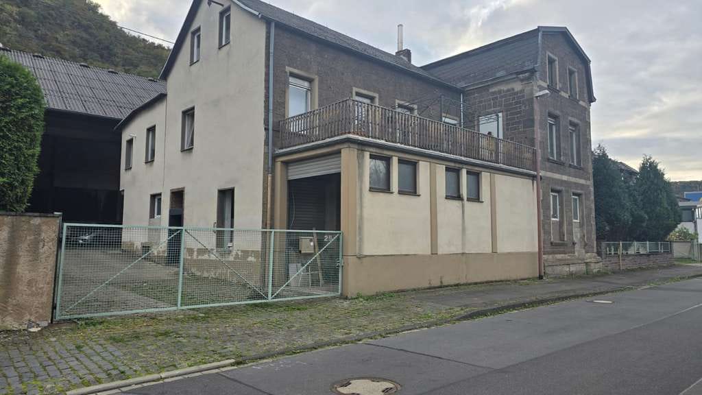Immobilie in Brohl-Lützing - Wohn- und Gewerbeensemble mit Hallen, Ausbaureserve & Rheinblick - Bild 0