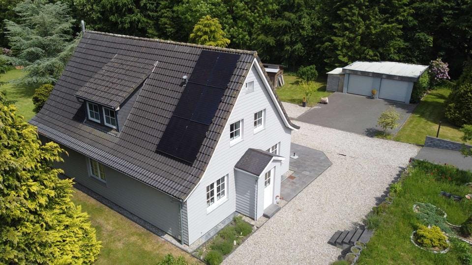 Immobilie in Sörup - 3.094 m² Wiese-/Waldrand, energetisch kernsaniert, PV, Kaminofen, Doppelgarage – für stilvolle Paare - Bild 0