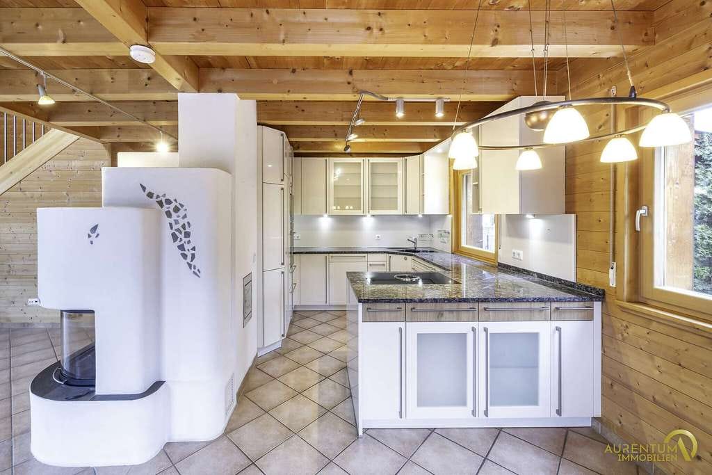 Immobilie in Bayerbach b. Ergoldsbach - Geschmackvolles A+-Holzmassivhaus mit 250 m², inkl. Einliegerwohnung & PV mit Speicher - Bild 0