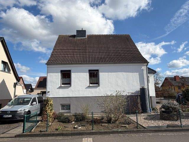 Immobilie in Wolmirstedt - Familienfreundliches Haus mit Terrasse in Wolmirstedt - Bild 1
