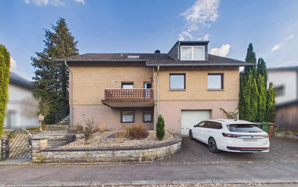 Immobilie in Atzelgift - Idyllisches Wohnen mit großem Grundstück! Zweifamilienhaus in Atzelgift
 - Bild 0