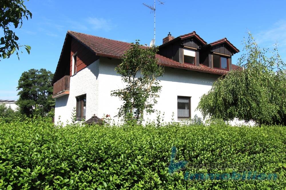 Immobilie in Roßbach - *** Gepflegtes Zweifamilienhaus mit Garten in  Roßbach*** - Bild 0