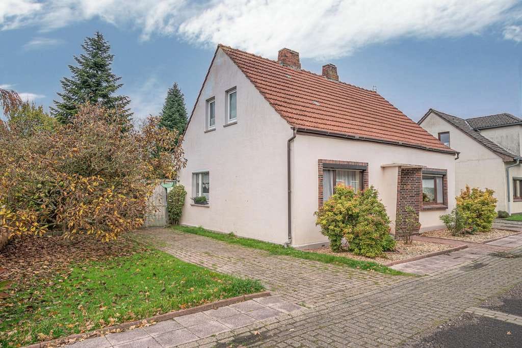Immobilie in Sande - Tolle Lage und großes Grundstück - Bild 3