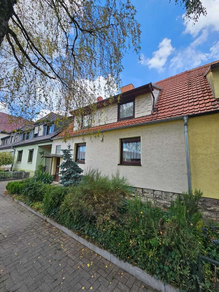 Immobilie in Unstrut-Hainich - Einfamilienhaus, in einer bald ruhigen Lage, in Großengottern zu verkaufen :) - Bild 0
