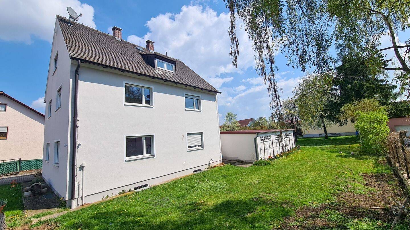 Immobilie in Tegernheim - Attraktives 3-Parteien-Haus in Tegernheim: Ideal für Kapitalanleger oder Mehrgenerationenwohnen - Bild 1