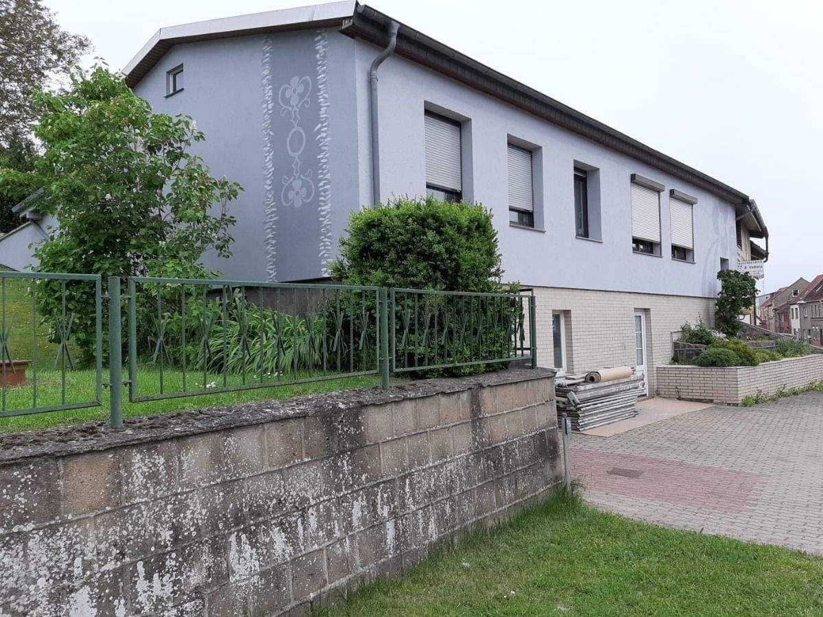 Immobilie in Brüel - Charmantes Wohnhaus mit Gewerbeanteil und idyllischem Garten - Bild 0