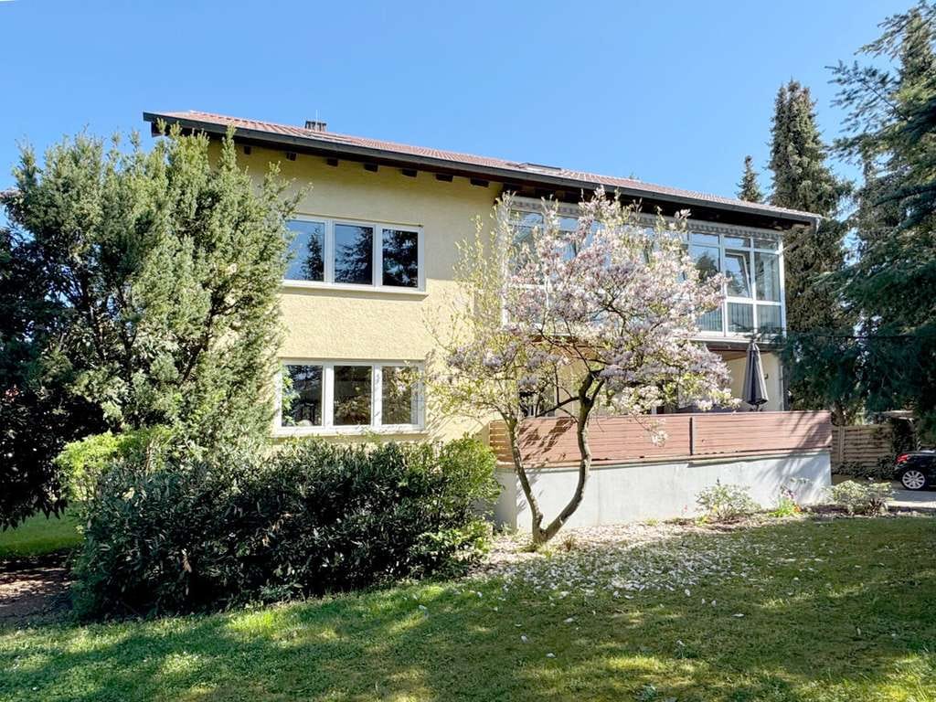 Immobilie in Hirschaid - Stetig renoviertes 3-Familienhaus mit schönem Gartengrundstück in Hirschaid - Bild 0