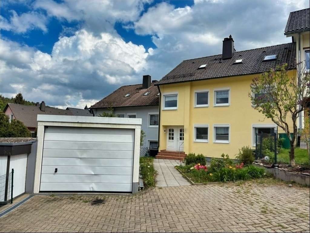Immobilie in St. Georgen im Schwarzwald - Attraktives Wohnhaus in begehrter Randlage - Bild 2
