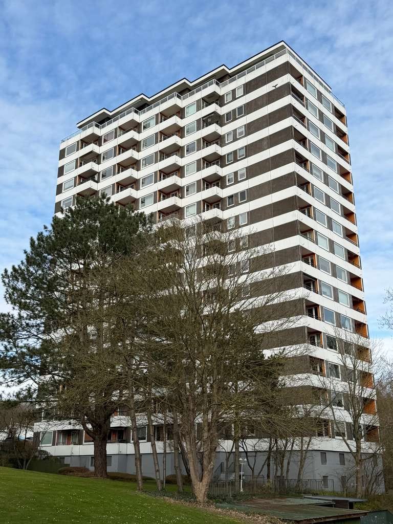 Immobilie in Plön - Wohnen mit Panorama – Stilvolle Wohnung im 11. OG mit Blick über den Plöner See - Bild 0