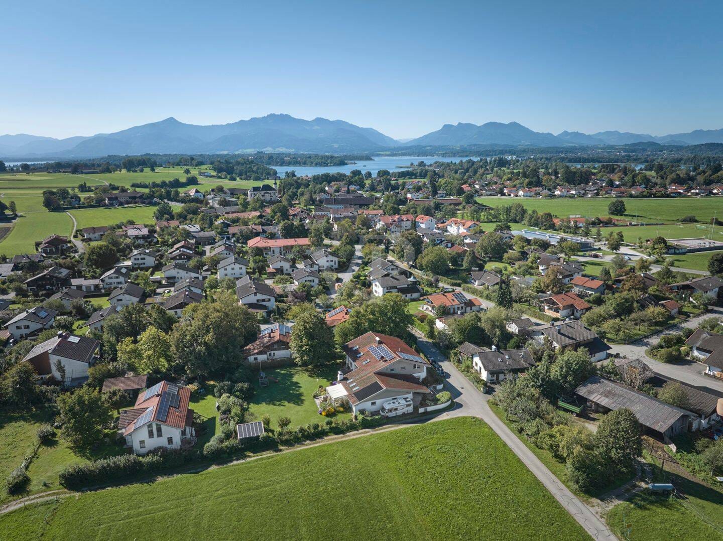 Immobilie in Breitbrunn am Chiemsee - Großzügiges Familienrefugium in herrlich ruhiger Lage - Bild 0