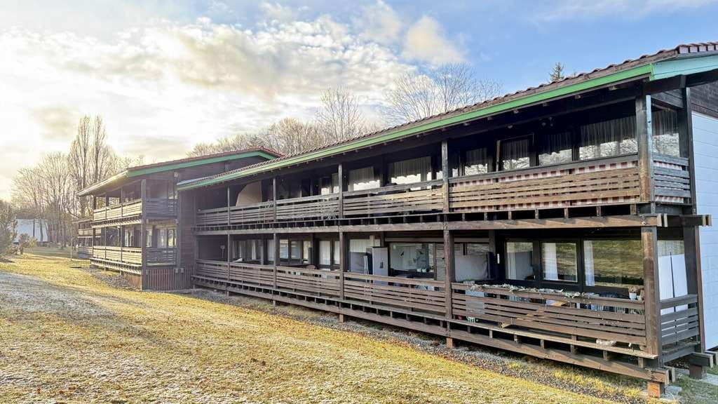 Immobilie in Siegsdorf - Idylle pur! Modernisiertes Ferienappartement
im Ferienpark VORAUF
83313 Siegsdorf, Kiefernstraße 1 - Bild 2