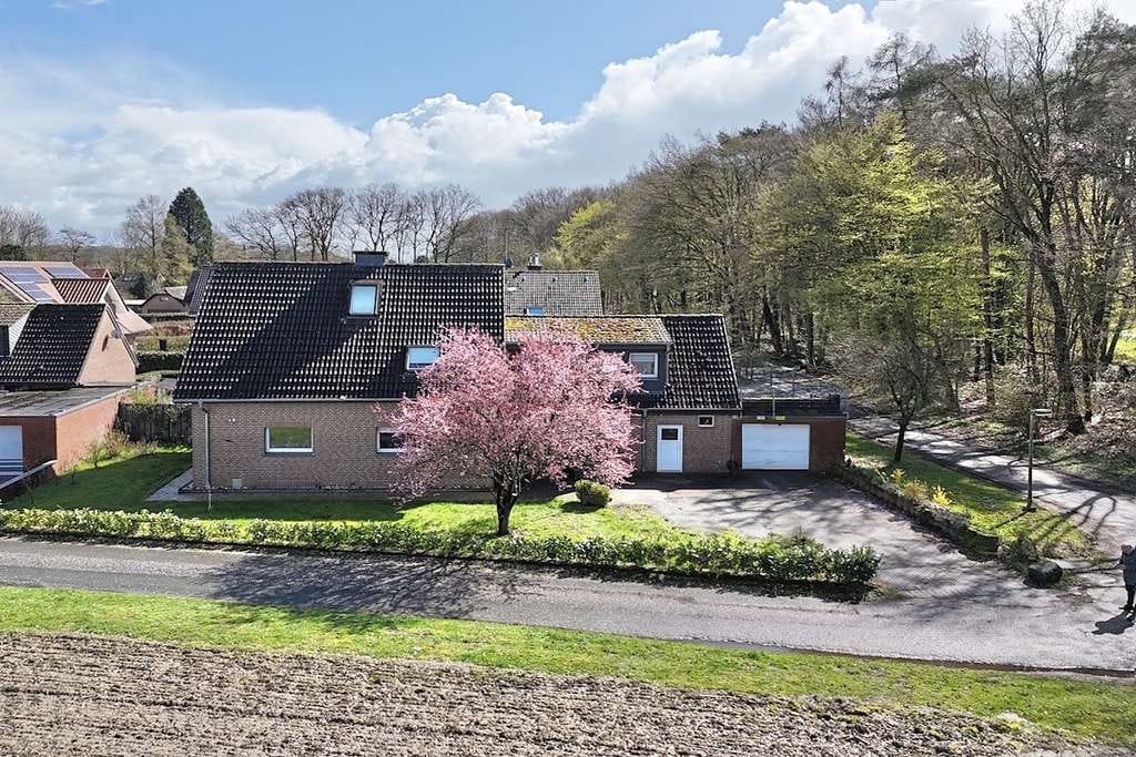 Immobilie in Dülmen - Dülmen Rorup: Top-Lage! Freistehendes Zwei- Familienhaus großer Garten große Garage zu verkaufen! - Bild 1