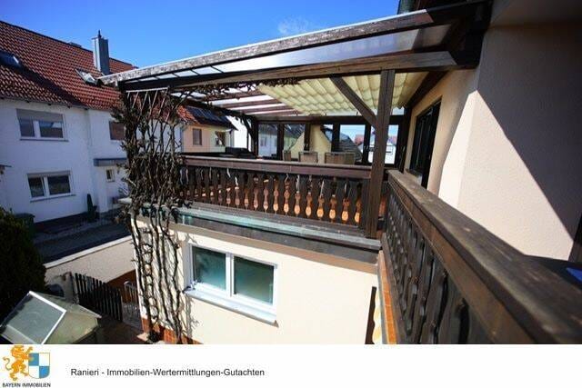 Immobilie in Neutraubling - Generationshaus mit Zukunft – Haus mit zwei Wohnungen und Doppelgarage   - Bild 1