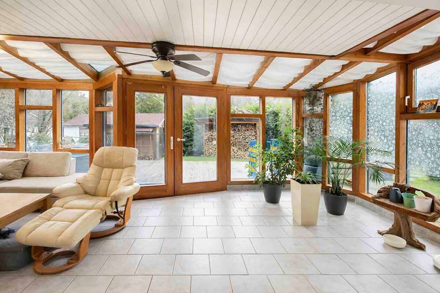 Immobilie in Uhingen - Charmantes Wohnen auf zwei Einheiten - ein Zuhause mit Wintergarten, Kaminofen & zwei Gärten - Bild 2