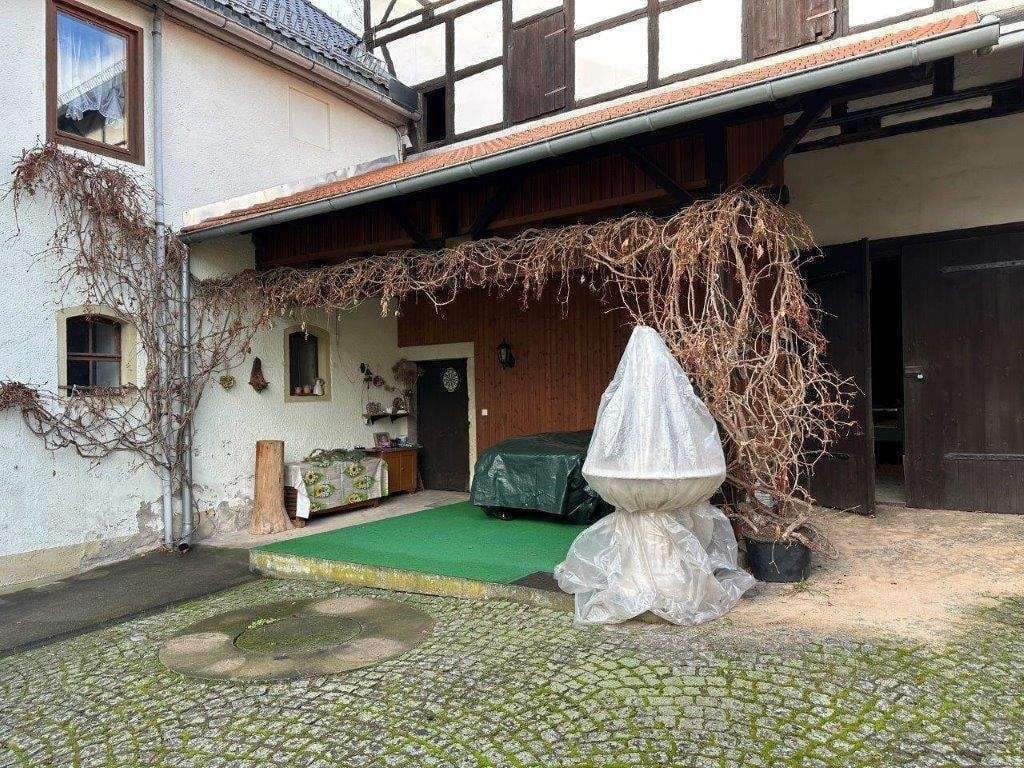 Immobilie in Pößneck - Mediterraner 3- Seitenhof mit großer Scheune, 4 Garagen und großem Grundstück - Bild 4