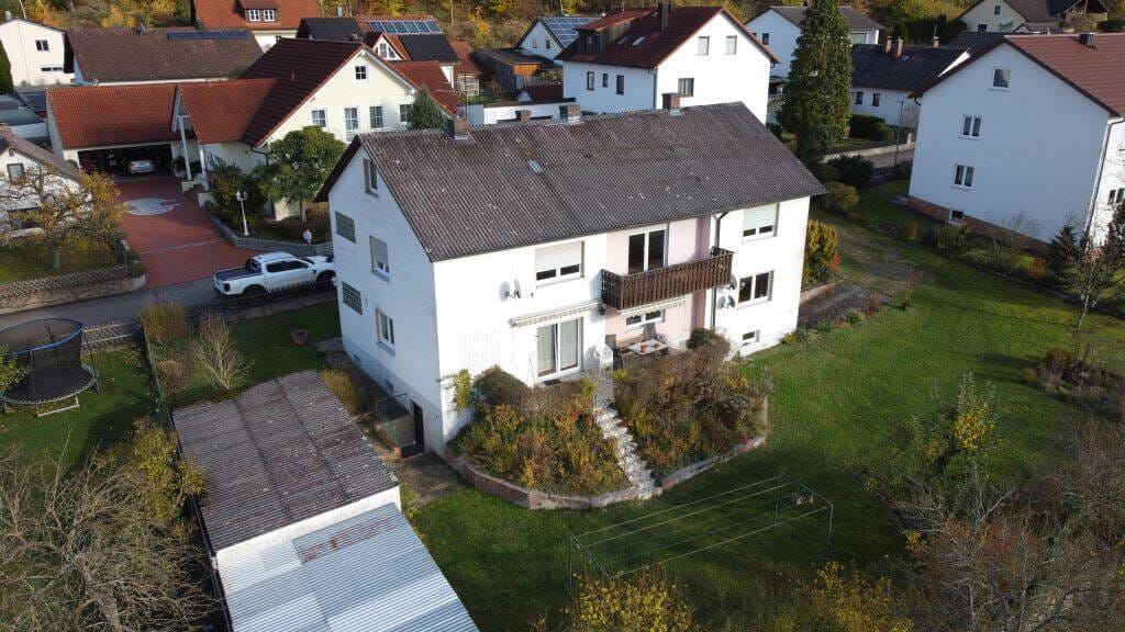 Immobilie in Schmidmühlen - Gepflegtes und großzügiges Zweifamilienhaus -  schönes Grundstück / Garage / Keller / Nebengebäude - Bild 0