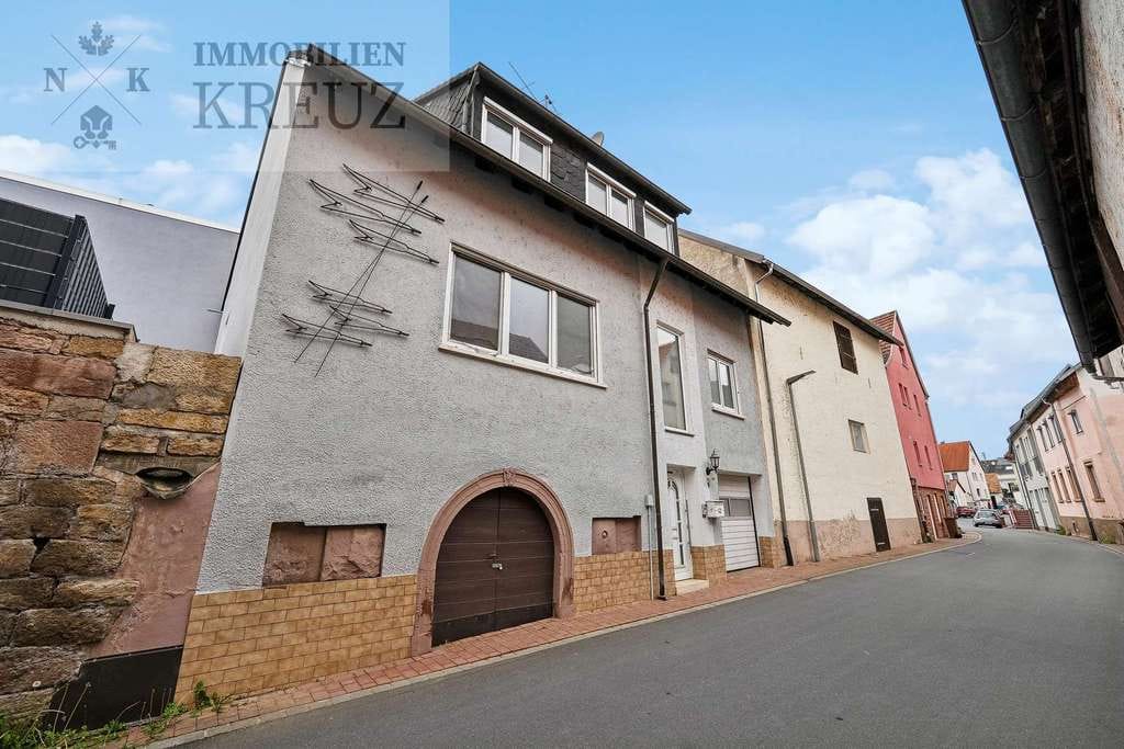 Immobilie in Tauberbischofsheim - Umfangreich modernisiertes Einfamilienhaus mit Garage in Tauberbischofsheim-Hochhausen - Bild 0