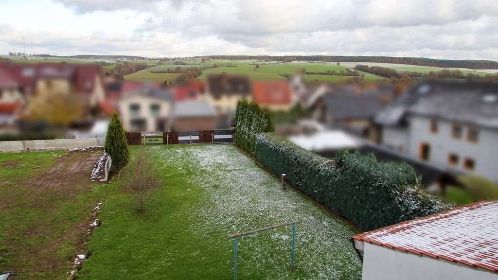 Immobilie in Vacha - Gepflegtes Ein- bis Zweifamilienhaus mit Nebengebäude und großem Garten in Vacha - Völkershausen - Bild 1