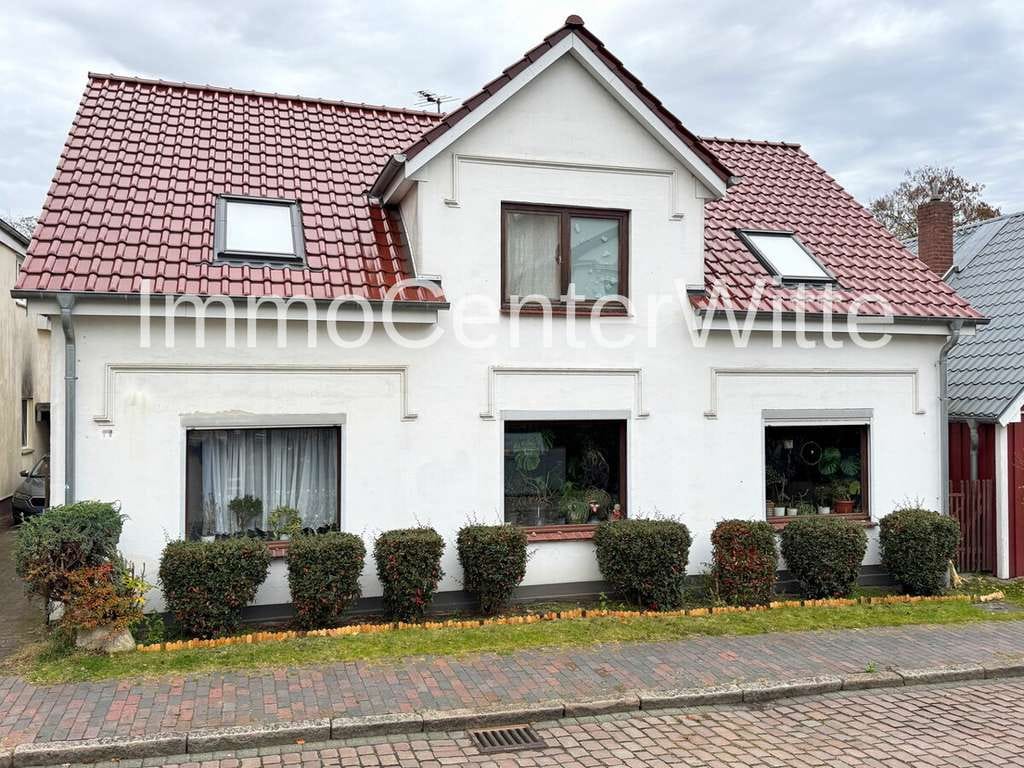Immobilie in Pinneberg - Ihr Investment in 2026 - Sicher vermietetes 3-Familienhaus in Pinneberg - Bild 0