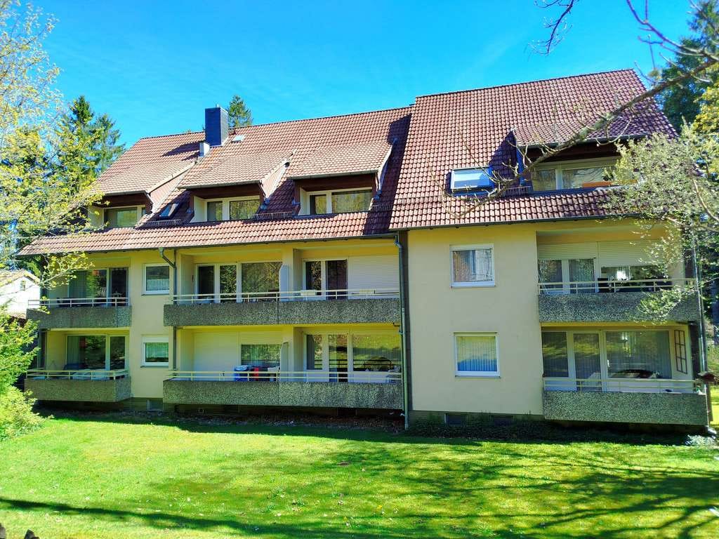 Immobilie in Clausthal-Zellerfeld - Faktor 10: Vermietete Eigentumswohnung mit 3 Zimmern, Balkon & Garage - Bild 1