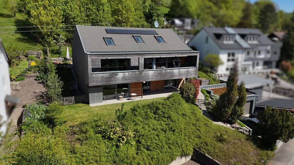 Immobilie in Michelbach an der Bilz - "WOHNEN WIE IM EIGENEN HAUS"
GROSSZÜGIGE WOHNEINHEIT IM 
KERNSANIERTEN WOHNHAUS - Bild 1