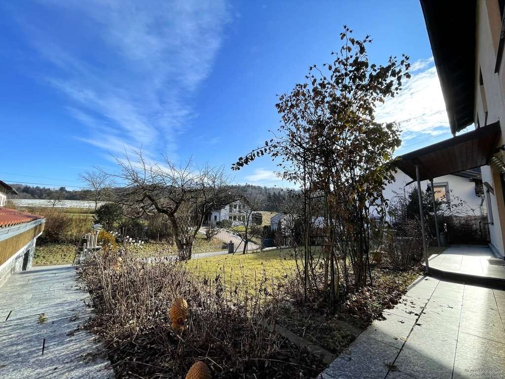 Immobilie in Winzer - Schönes Zweifamilienhaus mit Garten - familienfreundlich & vielseitig! - Bild 2