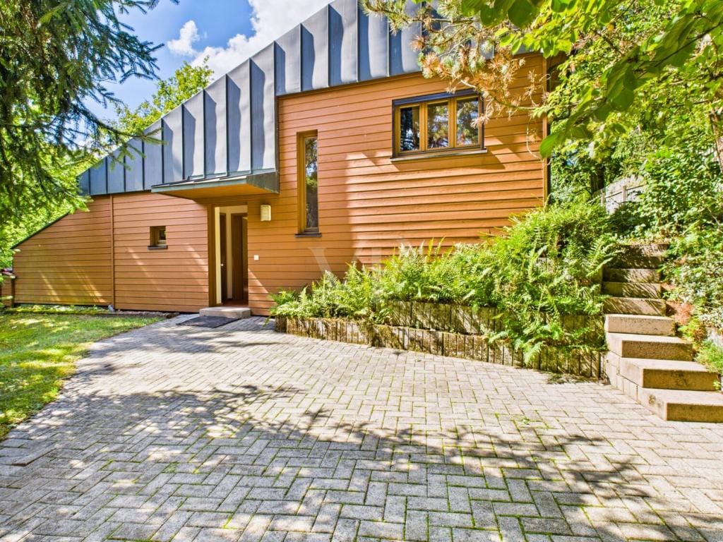 Immobilie in Kleinheubach - Ruheoase in wunderschöner Natur - Ferienhaus mit besonderer Architektur - Bild 2