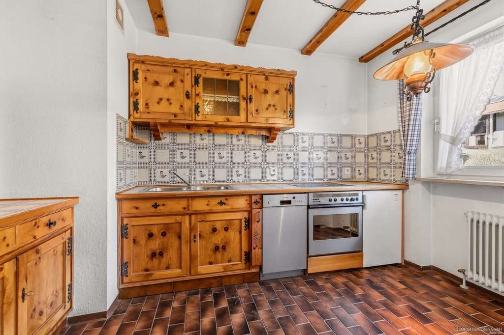 Immobilie in Oberhaching - Lichtdurchflutetes Reihenmittelhaus mit sonniger Südterrasse in ruhiger Lage - Bild 2