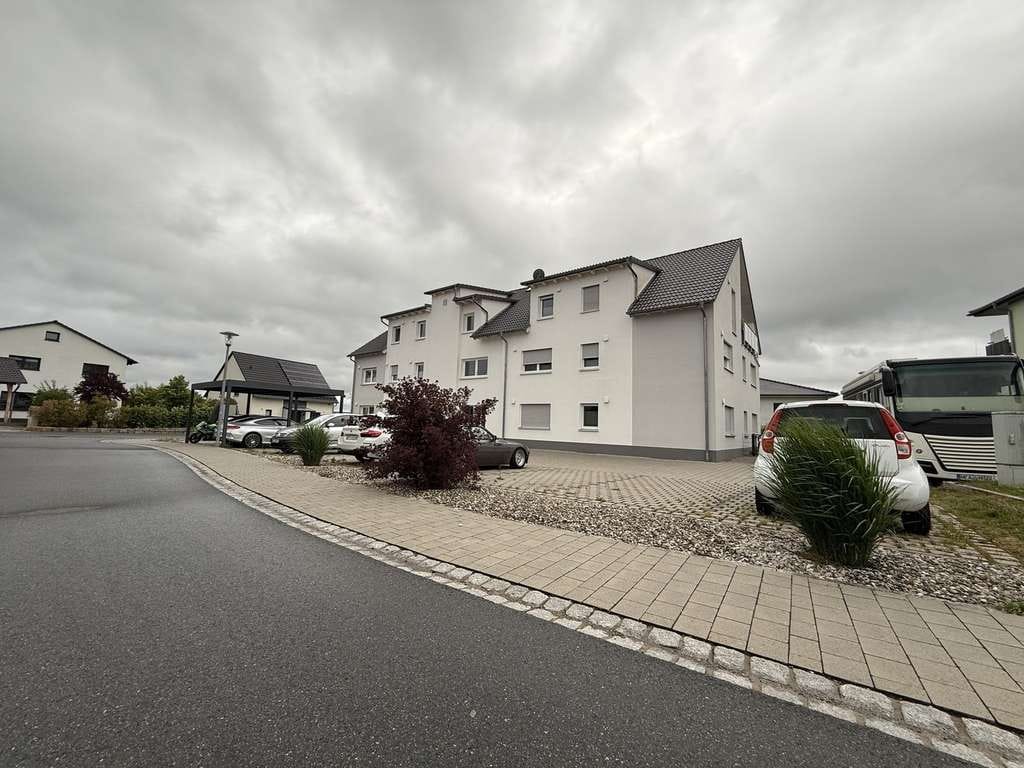 Immobilie in Emskirchen - Moderne 3-Zi.-Wohnung mit Carport und Balkon inkl. Fernblick - provisionsfrei - Bild 4