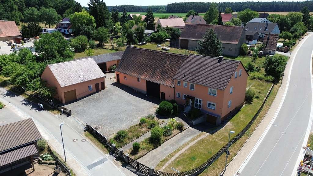 Immobilie in Windsbach - Vielseitiges Mehrgenerationenhaus mit großem Grundstück und Nebengebäuden - Bild 0