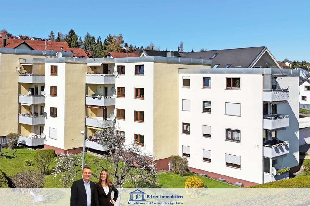 Immobilie in Bitz - Modernisiert und bezugsfertig - gepflegte 3-Zimmer-Wohnung mit Balkon und Garage - Bild 0
