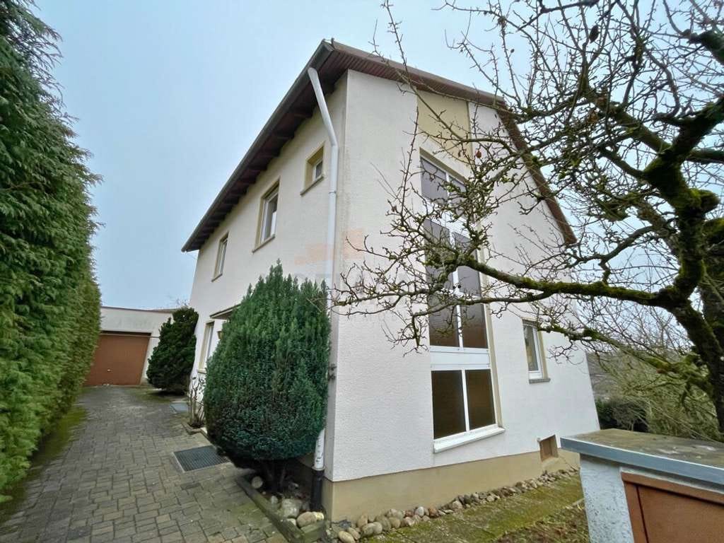 Immobilie in Dittelbrunn - Freiraum-Traum in Dittelbrunn: Charmantes Haus, Garten-Oase & Garage. Viel Platz zum Leben&Genießen! - Bild 3