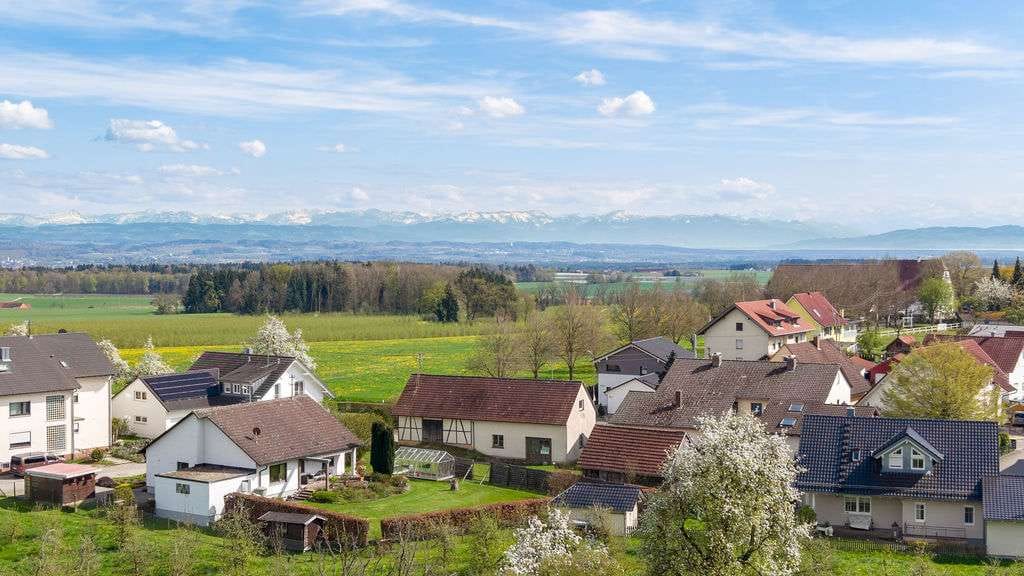 Immobilie in Horgenzell - Eindrucksvolle Höhenlage mit Alpenblick!
- Doppelhaushälfte mit Baugrundstück bei Horgenzell - Bild 4