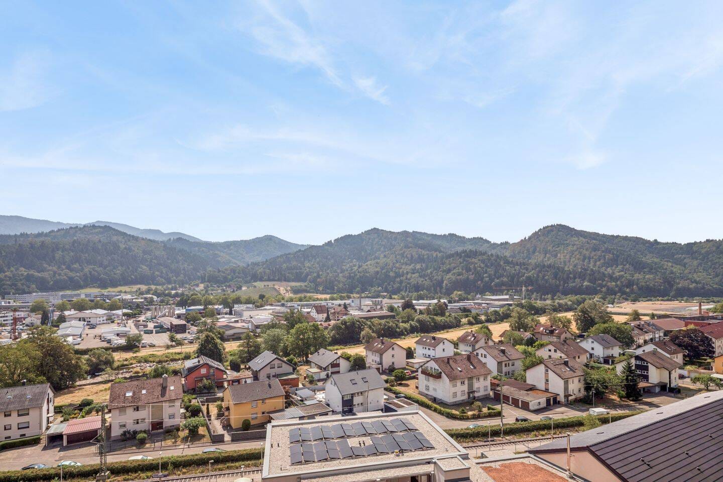 Immobilie in Waldkirch - Modernisierte 1 Zi. Wohnung mit Weitblick - Bild 0