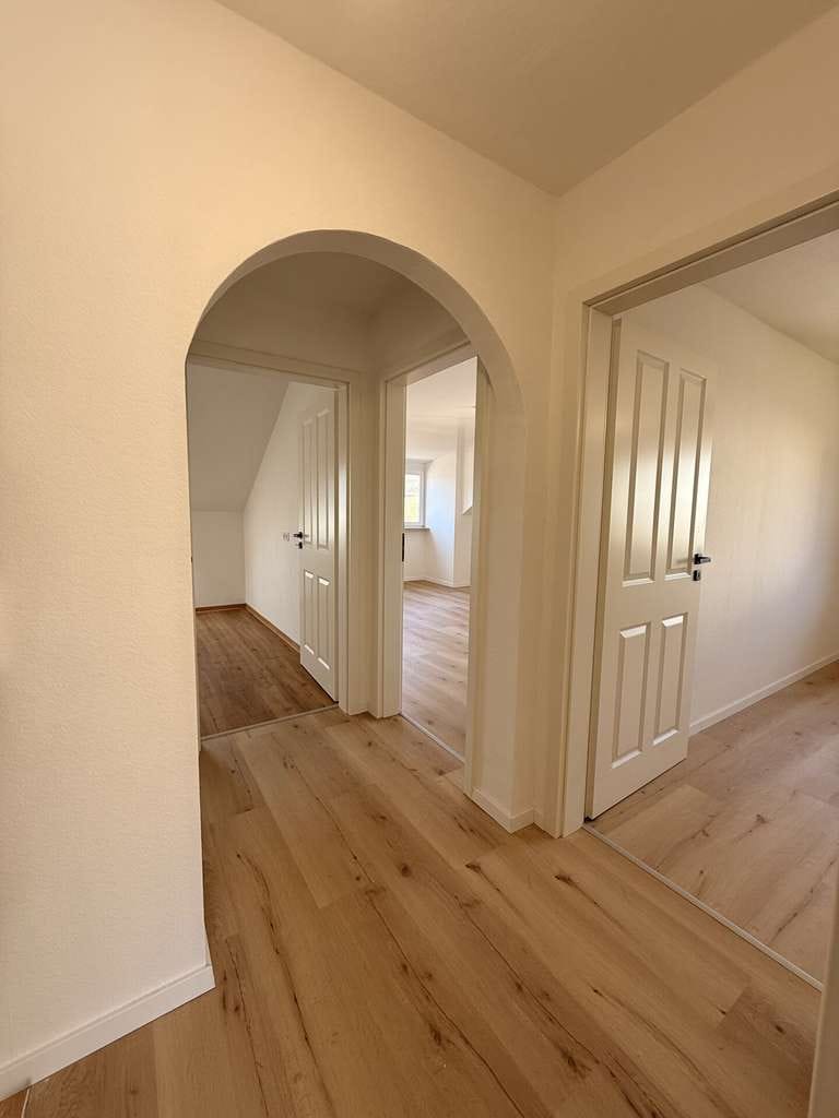 Immobilie in Bürgstadt - Helle sanierte Dachgeschosswohnung in den Bürgstadt Hills - einzigartige Aussicht - Bild 4