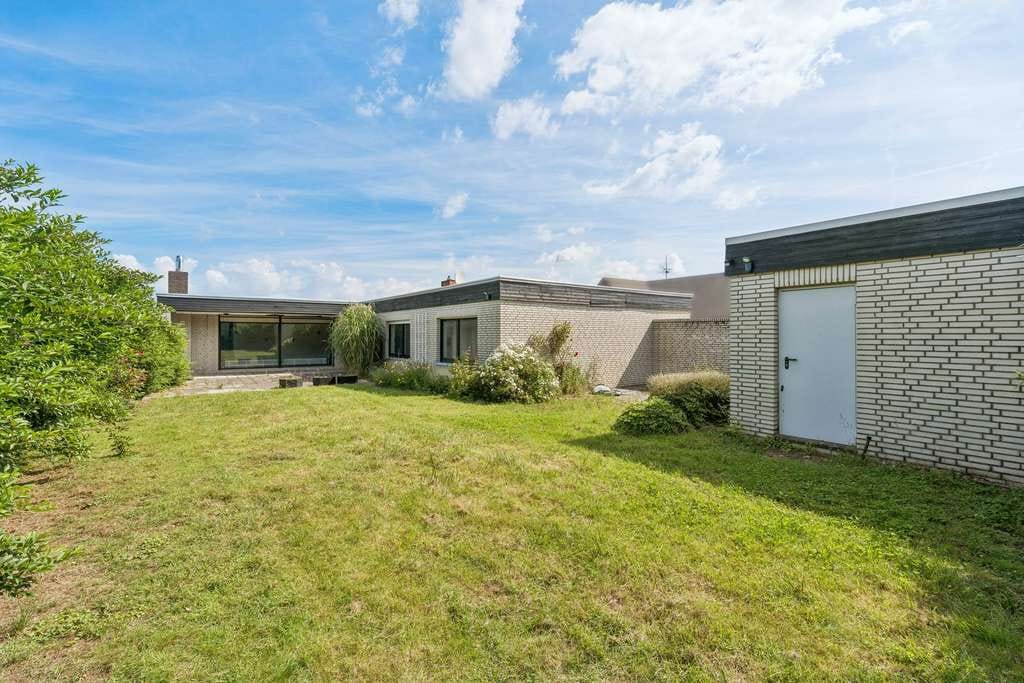 Immobilie in Rodenberg - Großzügiger Hochparterre-Bungalow mit privater Schwimmhalle und Sauna in Rodenberg - Bild 1